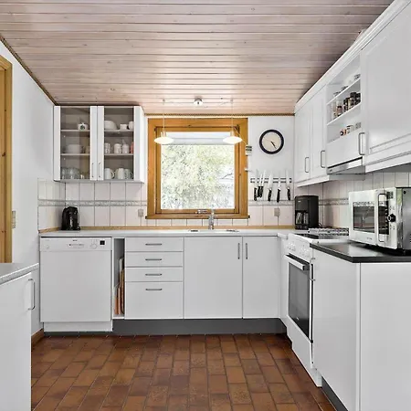 1469-aakirkeby-lyngvejen-35 Hébergement de vacances Vester Somarken