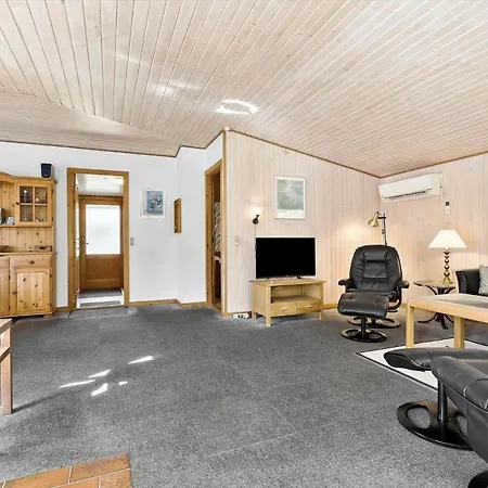 Semesterbostad 1469-aakirkeby-lyngvejen-35 *