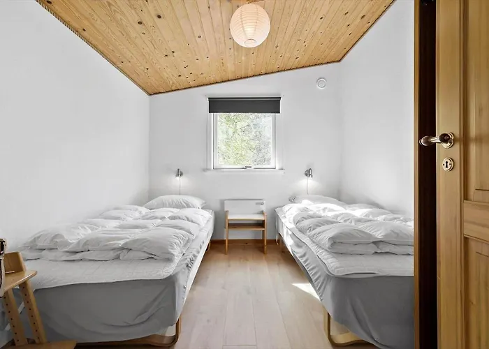 1469-aakirkeby-lyngvejen-35 * Vester Somarken