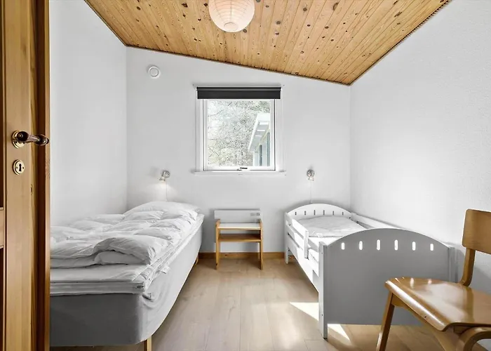 1469-aakirkeby-lyngvejen-35 Holiday home *