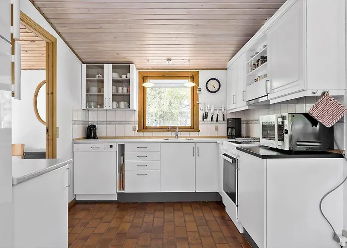 1469-aakirkeby-lyngvejen-35 Holiday home Vester Somarken